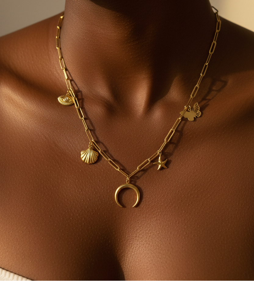 Collier Essentiel - lifestyle décolleté peau noire